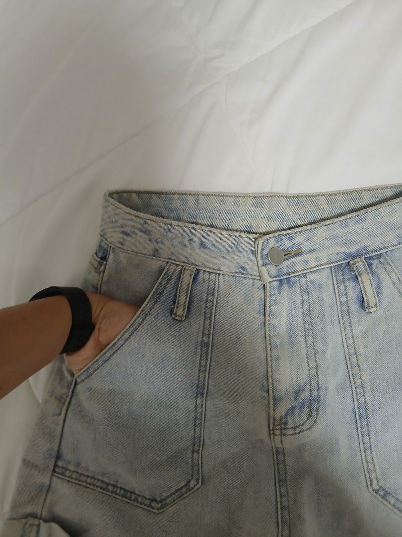 Denim Shorts (Category: Shorts) located in Makati City. Submitted by abbydeclutters (Listing ID 1395896825, Image 2). Description: the perfect light blue denim shorts. would keep but it doesn't fit me anymore 😔 with small minor yellow stain by the belt section .