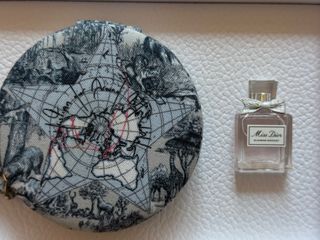 （分類：）位於 。 由 ahooooooo 提交（商品編號 1395752991，圖片 1）。簡介： 。