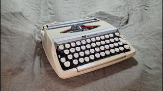 (Category: ) located in . Submitted by typewriter.outlet (Listing ID 1395883105, Image 1). Description: .