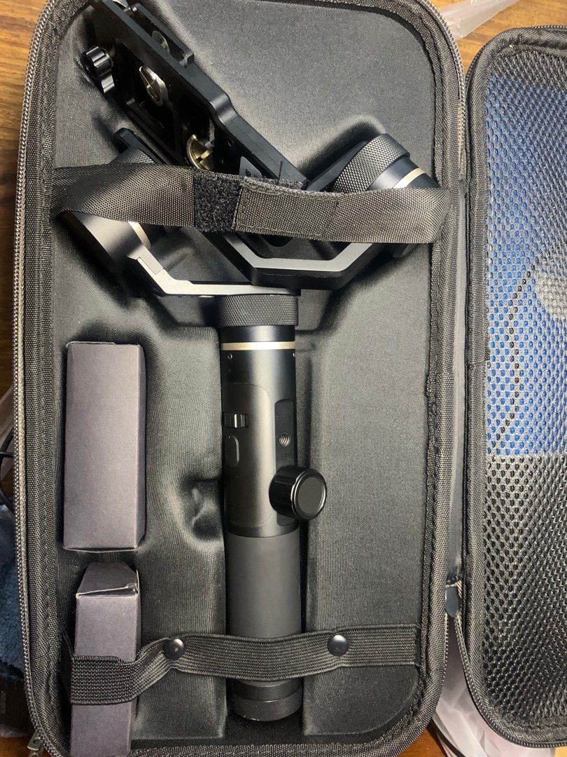 Feiyu Tech G6 Plus (Category: Gimbals & Stabilizers ) located in Quezon City. Submitted by itsmecece (Listing ID 1395744858, Image 1). Description: Was given to me by my uncle buy i dont know how to use it. Can give discount for sure buyer..
