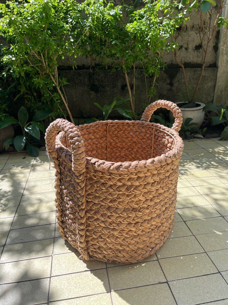 giant woven basket/hamper (Category: Storage Boxes & Baskets) located in Pasig City. Submitted by baulukay (Listing ID 1395784298, Image 1). Description: gorgeous hand woven basket/ laundry hamper. crate and barrel export quality. great for dirty clothes or keeping away linens/children’s toys or clutter in a chic way! west elm pottery barn h&m home ikea.