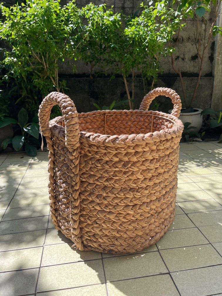 giant woven basket/hamper (Category: Storage Boxes & Baskets) located in Pasig City. Submitted by baulukay (Listing ID 1395784298, Image 3). Description: gorgeous hand woven basket/ laundry hamper. crate and barrel export quality. great for dirty clothes or keeping away linens/children’s toys or clutter in a chic way! west elm pottery barn h&m home ikea.