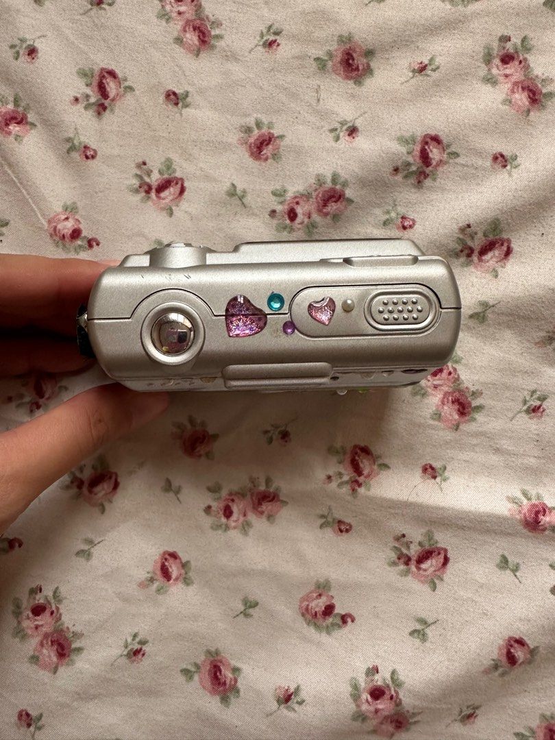 Hitachi HDC-2 i-mega digital camera digicam (Category: Cameras) located in Dasmarinas. Submitted by brothershrub (Listing ID 1395835131, Image 3). Description: - selling as UNTESTED - does not turn on anymore, not sure if only good for parts na or just needs a repair - battery door does not lock shut, but is held down by DIY velcro - no batteries - no SD card - will remove stickers before shipping rfs: downsizing my digicam collection located in 
