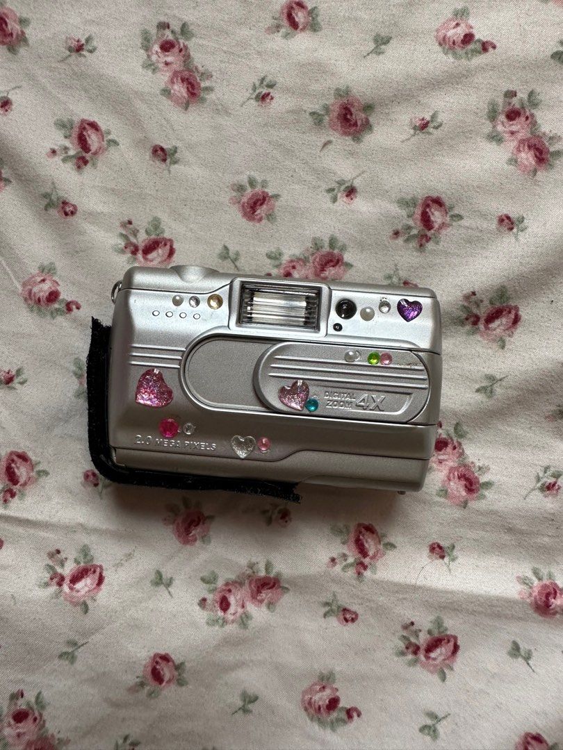 Hitachi HDC-2 i-mega digital camera digicam (Category: Cameras) located in Dasmarinas. Submitted by brothershrub (Listing ID 1395835131, Image 1). Description: - selling as UNTESTED - does not turn on anymore, not sure if only good for parts na or just needs a repair - battery door does not lock shut, but is held down by DIY velcro - no batteries - no SD card - will remove stickers before shipping rfs: downsizing my digicam collection located in 