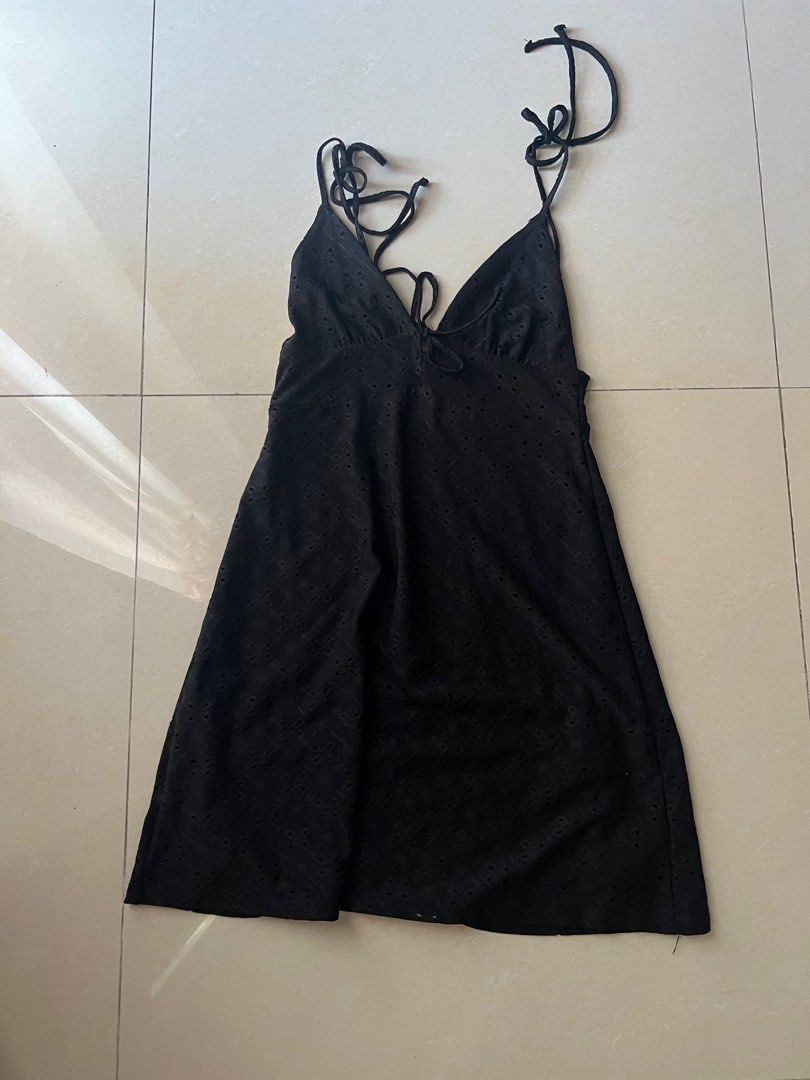 h&m mini little black dress (Category: Dresses) located in Dasmarinas. Submitted by graceeeeeeeee (Listing ID 1395849580, Image 2). Description: fits xs.