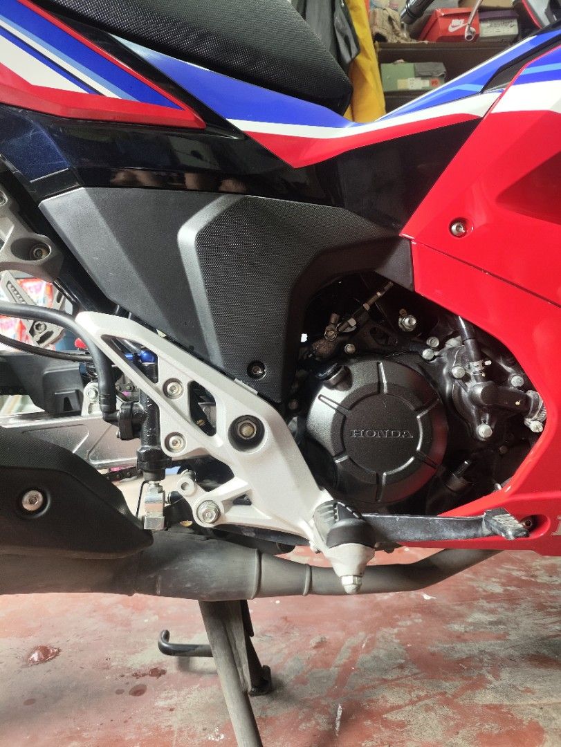 Honda Winner X 150 Abs Racing (Category: Motorbikes for Sale) located in Manila. Submitted by danndimes (Listing ID 1395750797, Image 3). Description: Honda winner x Abs Racing Swap to your Aerox abs or nmax abs Original Docs / OR/CR 2 REMOTE KEY 2 EMERGENCY KEY 2 RED CODE - Ready to Transfer - First Owner - Cash Receipt ( 137k ) - LTO Plate Number Reg till 2027 ( 3YRS REG ) - 17k ODOMETER READING Upgraded Worth 45k MDL senlo plus Radiator Cover 