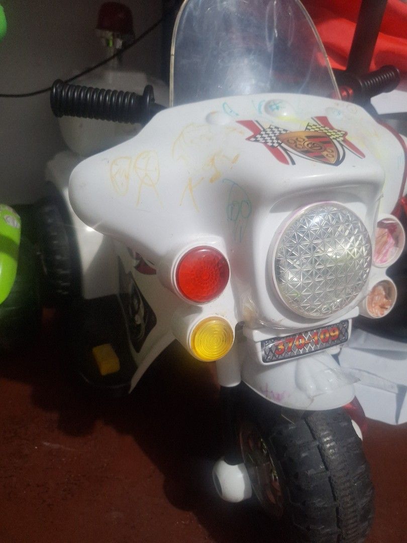 Kids Tricycle (Category: Motorbikes for Sale) located in Manila. Submitted by elboh79270 (Listing ID 1395812330, Image 2). Description: Tricycle features a green and red color scheme. It has a handle for steering and pedals for the child to use. The tricycle has some stickers on it. The wheels are black..
