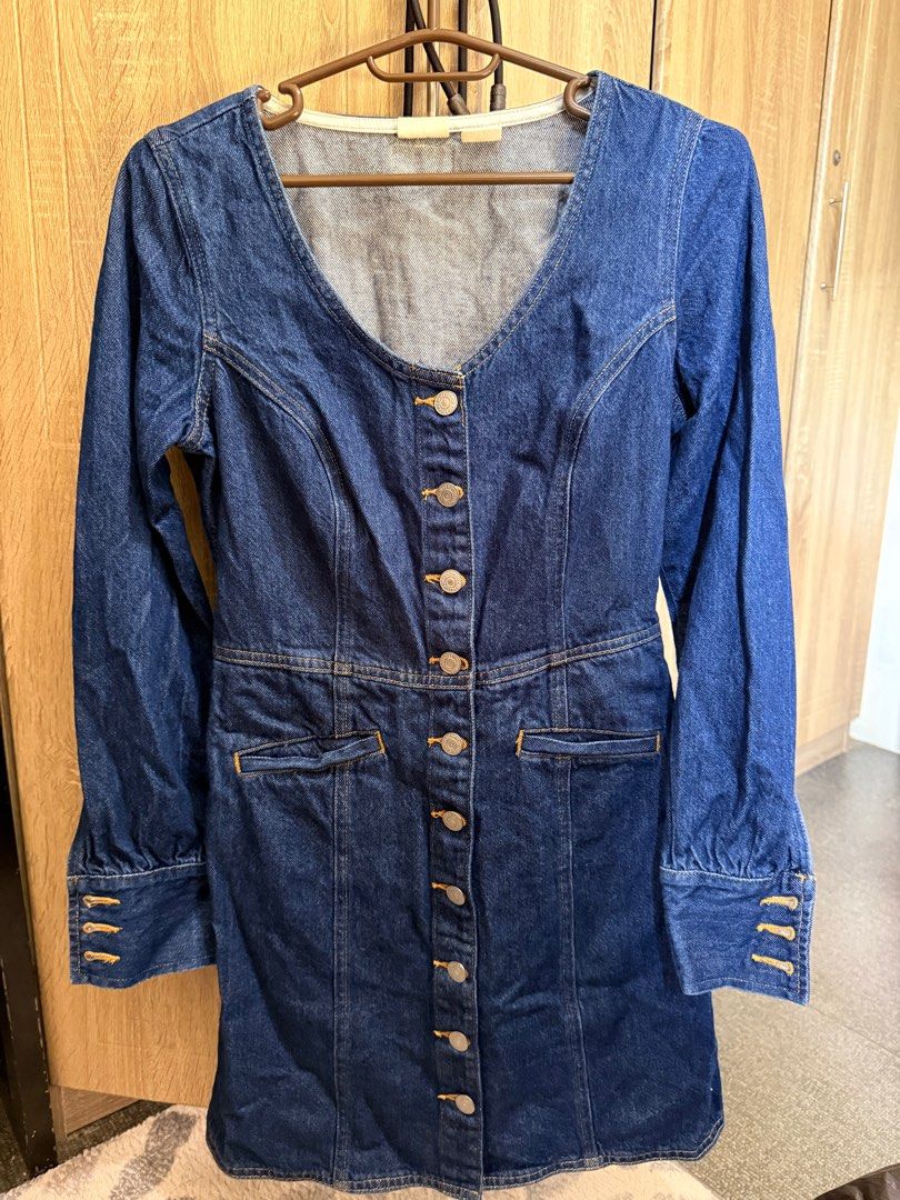 Levi's Denim Dress - Size S (Category: Dresses) located in Antipolo. Submitted by articlesbyeve (Listing ID 1395800274, Image 3). Description: Bought in Levi’s CA - Levi's denim dress - Size: S - Color: Classic blue - Features: Button-down front, V-neck, long sleeves - Details: Two front pockets, button cuffs - Made in Bangladesh.