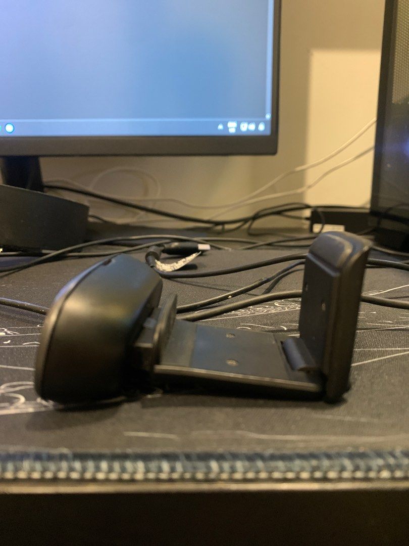 Logitech Webcam (Category: Webcams) located in Kuala Lumpur. Submitted by raoulbheda-21458 (Listing ID 1395877400, Image 2). Description: -barely used(no box) -reason for selling(saving up for keyboard) -Open to trade for hall effect keyboard.