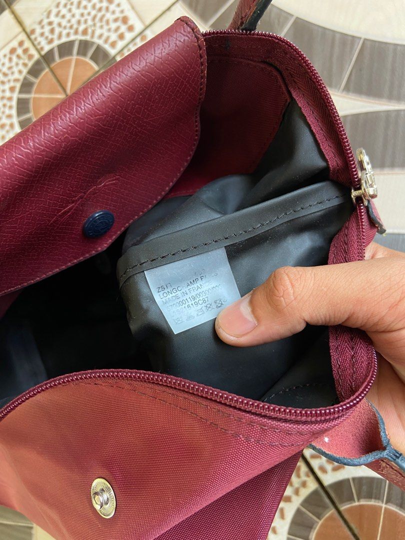 Longchamp Le Pliage Burgundy Small (Category: Luxury Bags & Wallets) located in Davao. Submitted by payts.wruh (Listing ID 1395818857, Image 2). Description: ▪️Longchamp Le Pliage Burgundy Small Goodcolor rate Issue: Handle/ See last photo Pm me if interested 📩 📍Davao city.
