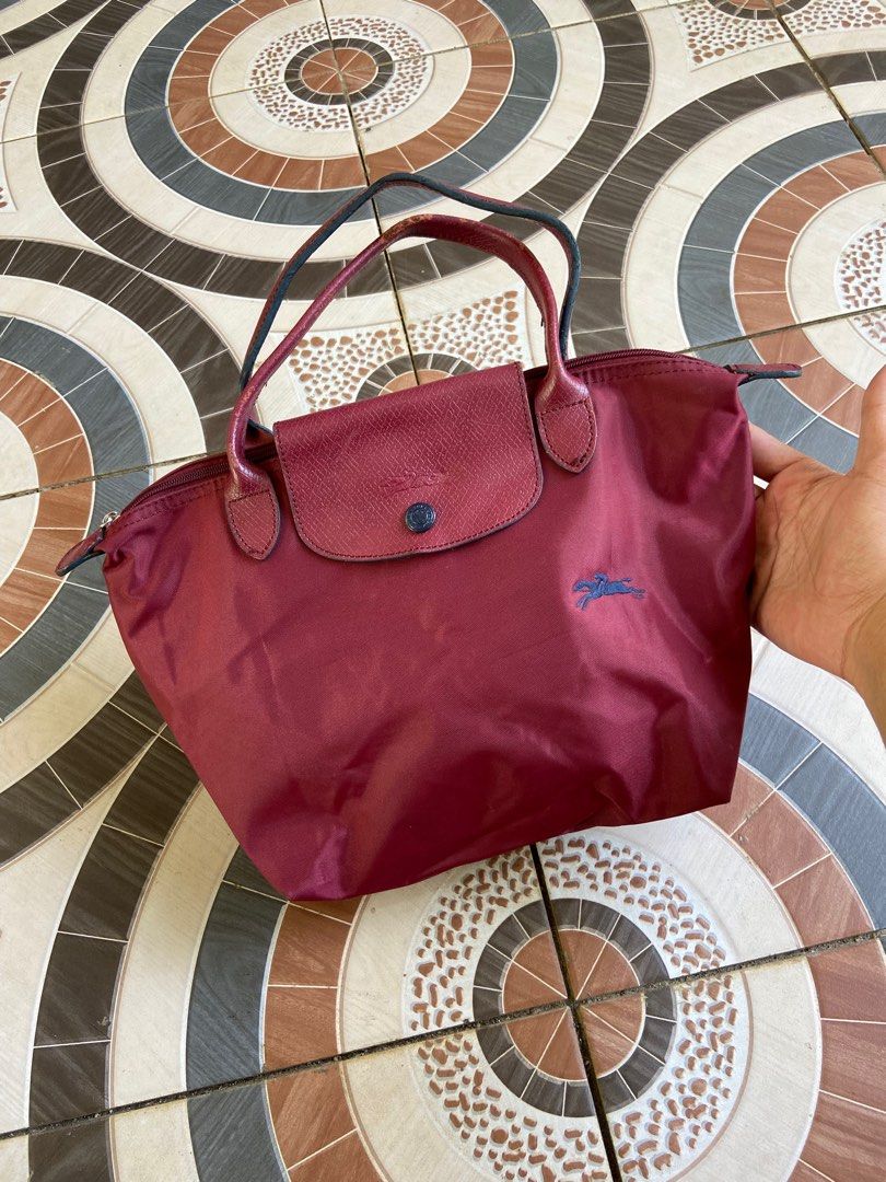 Longchamp Le Pliage Burgundy Small (Category: Luxury Bags & Wallets) located in Davao. Submitted by payts.wruh (Listing ID 1395818857, Image 1). Description: ▪️Longchamp Le Pliage Burgundy Small Goodcolor rate Issue: Handle/ See last photo Pm me if interested 📩 📍Davao city.