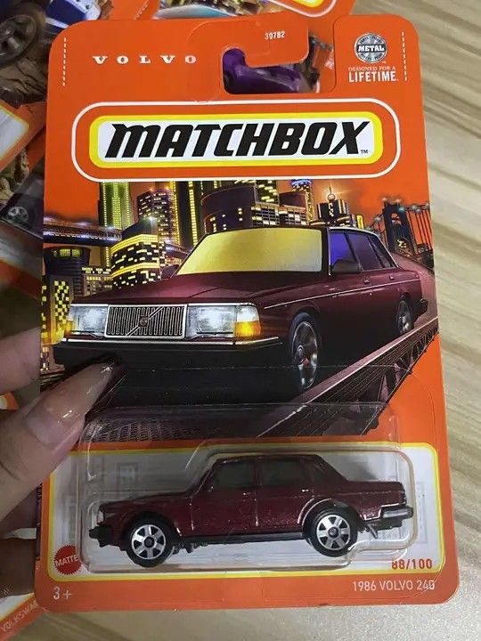 Matchbox 1986 Volvo 240 (Category: Vehicle & Diecast Models) located in Manila. Submitted by rufustilinskitwo (Listing ID 1395779530, Image 1). Description: - Matchbox 1986 Volvo 240 diecast car - Burgundy color - Comes in original packaging - Part of the 88/100 series - Suitable for ages 3+ - Durable metal construction.