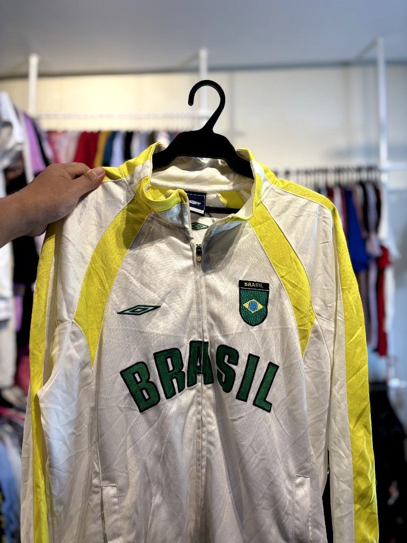 Mens Umbro Brazil Track Jacket (Category: Coats, Jackets and Outerwear) located in Los Banos. Submitted by ayeeeel (Listing ID 1395913012, Image 3). Description: Mens Umbro Brazil Track Jacket SIZE : XL COLOR RATE : 10000000💥/ 10 CONDITION : LIGHTLY USED NO ISSUE Price + SF Courier : J&7 ‼️PWEDE TUMAWAD WAGLANG SAGAD‼️ LOCATION : LOSBAÑOS LAGUNA.