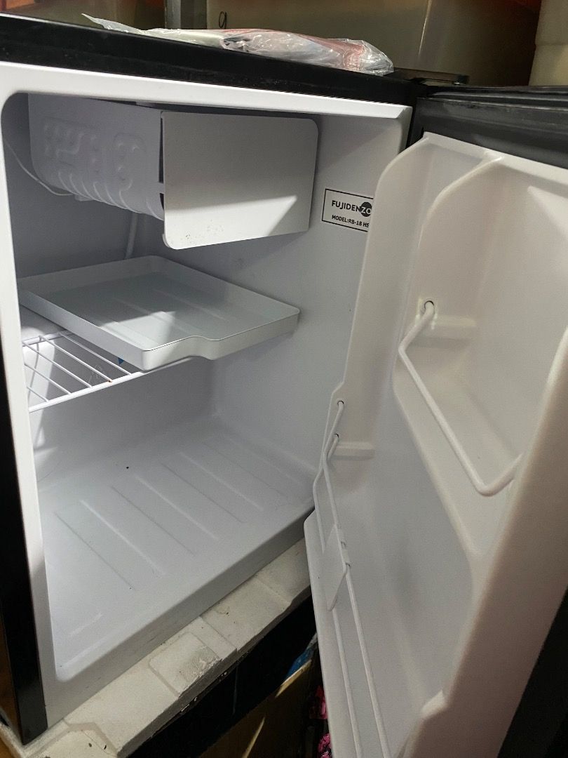 Mini Ref (Category: Refrigerators and Freezers) located in San Juan City. Submitted by puredeer-d87d (Listing ID 1395809698, Image 2). Description: Almost new. Just bought in January 2025 in Los Banos Laguna. .