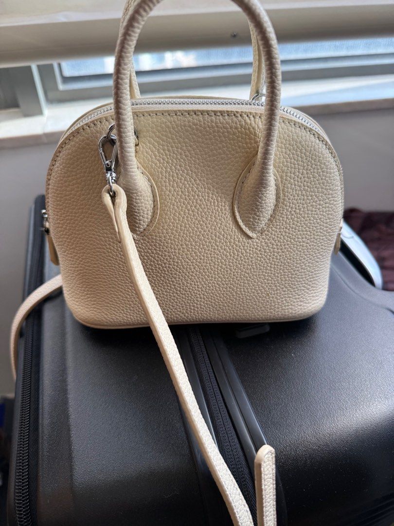Mini tote （分類：手袋及銀包）位於 Hong Kong。 由 joni_888 提交（商品編號 1395822321，圖片 2）。簡介： Hermes同款 原價$800 真皮。