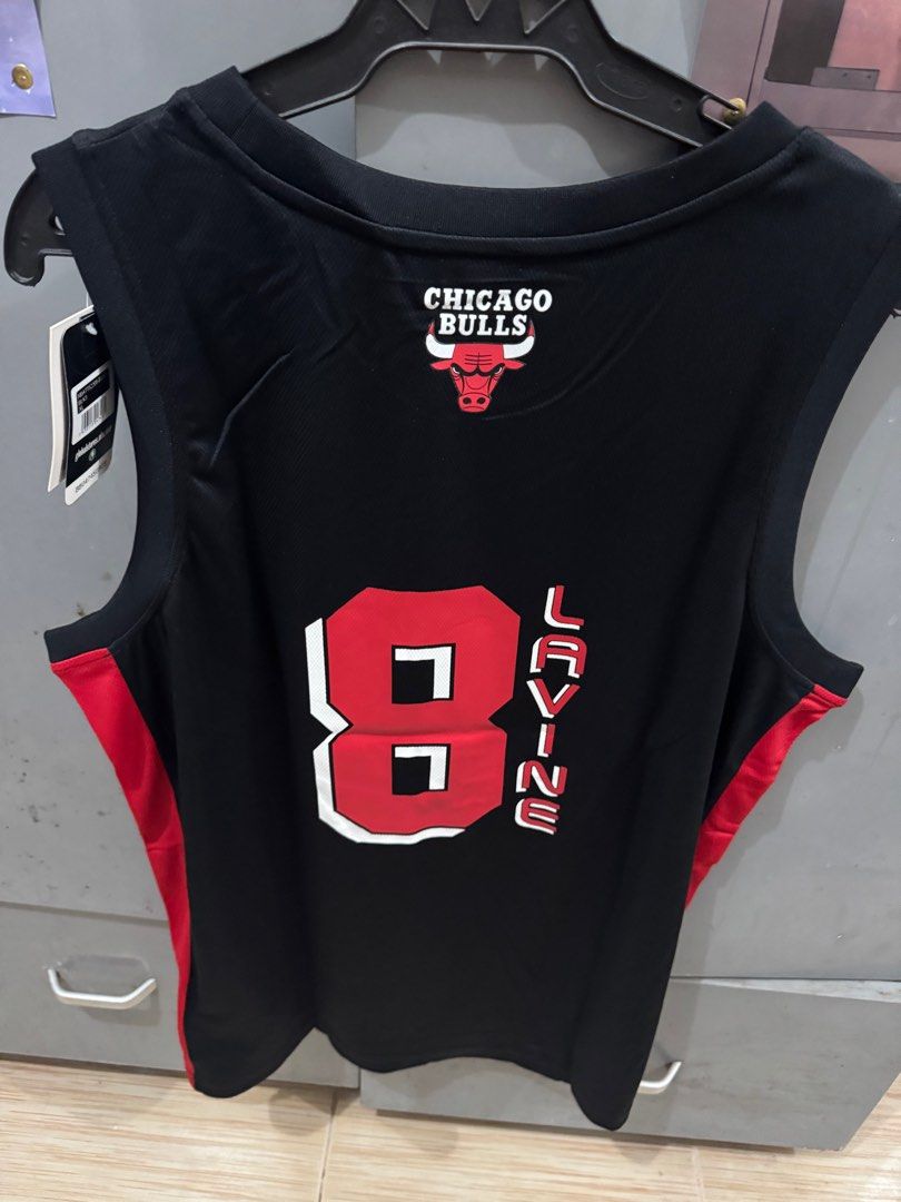 NBA Chicago Bulls Jersey XL (Category: Activewear) located in Las Pinas. Submitted by joneldizon (Listing ID 1395835072, Image 3). Description: For sale only! Nba jersey zach lavine black size XL Color black red Brandnew Never fit Dimes: 23”x30” Material: 💯 polyester Price: 900 below srp 1.5k Rfs: not my size Location: Robinson Las Pinas .