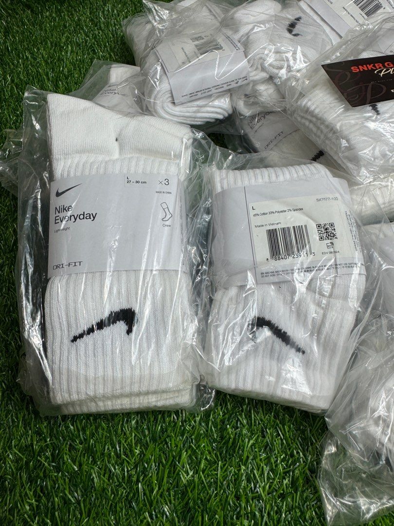 Nike Crew and Ankle Socks 3 pairs (Category: Socks) located in Pasay City. Submitted by snkrgameplug (Listing ID 1395869234, Image 2). Description: WTS/FOR SALE ONLY ✅ Brandnew & 100% Original Nike Crew and Ankle Socks 3 pairs Ankle Socks M (Last 5 pieces) L (Last 2 pieces) Crew Socks L (Last 2 pieces) For only ₱ 595 each UNLI VOUCH UNLI LC Pasay Area Pm me📩.