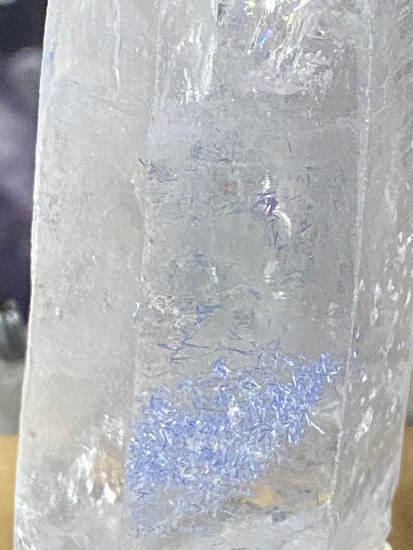 PAPAGOITE IN CLEAR QUARTZ NEGOTIABLE (Category: Precious Stones) located in Manila. Submitted by 168_luck (Listing ID 1395922363, Image 3). Description: Papagoite in Clear quartz RARE Papagoite quartz is a rare crystal known as the “Stone of Far Sight,” believed to enhance psychic abilities like clairvoyance and telepathy, and facilitate communication with spiritual realms and past lives. Metaphysically, it offers a benevolent, peace-filled energ