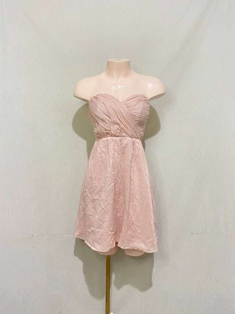 Pink Cocktail Dress (Category: Dresses) located in Quezon City. Submitted by boojoobee (Listing ID 1395916619, Image 1). Description: Small to medium - Light pink cocktail dress - Sweetheart neckline - Flowing skirt - Pleated bodice - Ideal for special occasions.