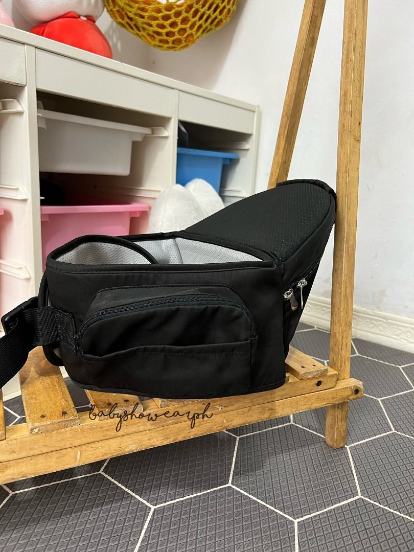 Plaisiureux hipseat (Category: Carriers & Slings) located in Santa Maria. Submitted by babyshowearph_official (Listing ID 1395902035, Image 3). Description: -Like new condition ✔️Ergonomic Adjustable Baby Carrier Hip Seat ✔️Heavy duty at 20kgs weight capacity ✔️Large front pocket - Side pockets ✔️Anti Slip markings Location: Sta. Maria Bulacan 🏦Mode of payment ✅GCREDIT ✅MAYA CREDIT ✅SALMON CREDIT ✅COD ✅Credit card ✅GCASH ✅Metrobank ✅Spaylater ✅L