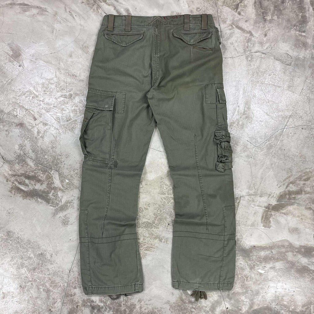 Polo Ralph Lauren Herringbone Cargo Pants (Category: Trousers) located in Baguio. Submitted by archival.store (Listing ID 1395903877, Image 2). Description: Size Tagged:33/32 Condition:Great Waist:35 Length:42 Thighs:12.5 Opening:9.