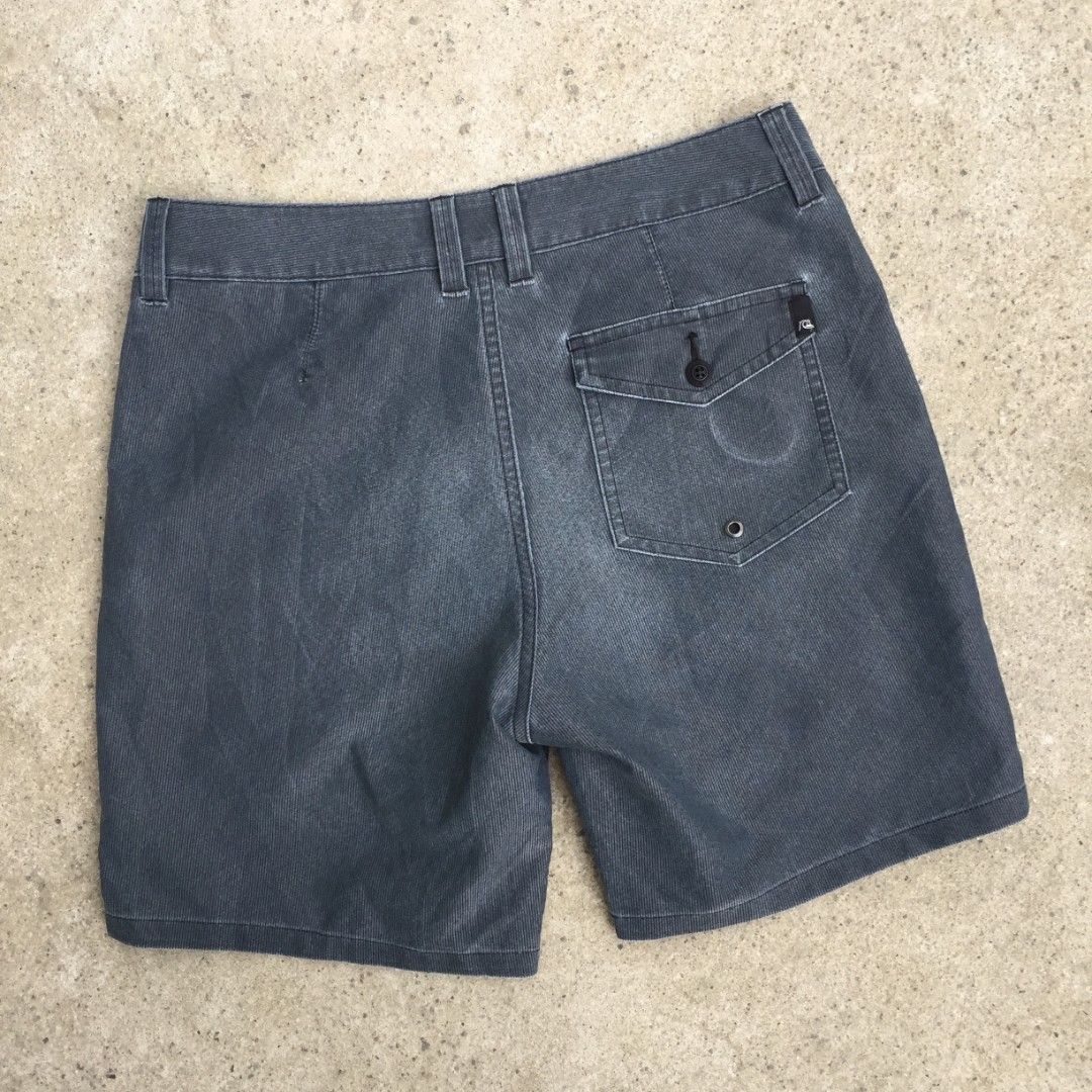 Quiksilver Amphibian Shorts (Category: Shorts) located in Bulacan. Submitted by zcollection2020 (Listing ID 1395734442, Image 2). Description: - Quiksilver Amphibian shorts - Color: Dark grey - Features a button closure - Multiple pockets - Corduroy-like texture - Made in Vietnam - Small Quiksilver logo on front pocket.
