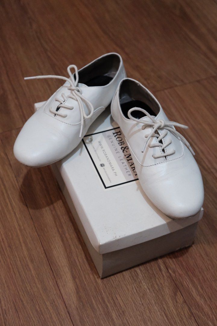 Rob & Mara White Leather Shoes (Margaux) (Category: Loafers) located in Mandaluyong City. Submitted by katzestore (Listing ID 1395848322, Image 2). Description: ‼️ PLEASE READ‼️ Rob & Mara Genuine Leather Shoes (Margaux in White) 〰️ a bit of dirt on the leather but not very noticeable from afar. 〰️ Size: US 5 〰️ bought for ₱2,190 (+ ₱155 sf) 〰️ proudly local and matibay! 〰️ still in very good condition! no chipping on the leather. 〰️ comes with o