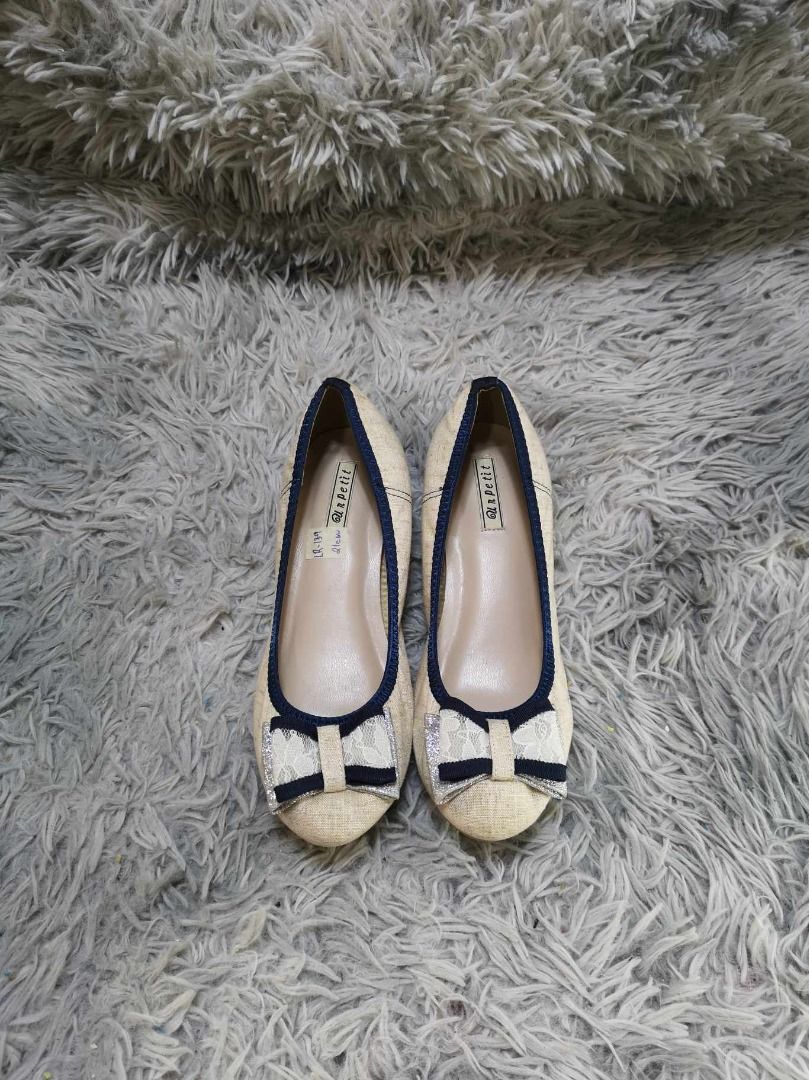 Rounded Toe Bow Low Heels (Category: Heels) located in Santa Cruz. Submitted by jmy_surplus.2 (Listing ID 1395818776, Image 2). Description: Size ; 21cm Color ; Beige Type ; Heels Brand ; No Brand Material ; Synthetic Style ; Beige Low Heels LR 139 JMY 5 Batch #154.