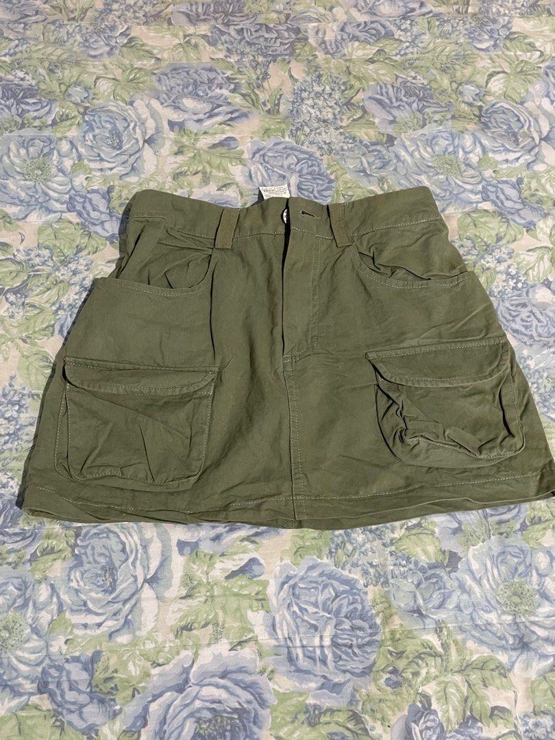 Shein Cargo skirt (Category: Skirts) located in Valenzuela. Submitted by riri_21 (Listing ID 1395814206, Image 2). Description: .