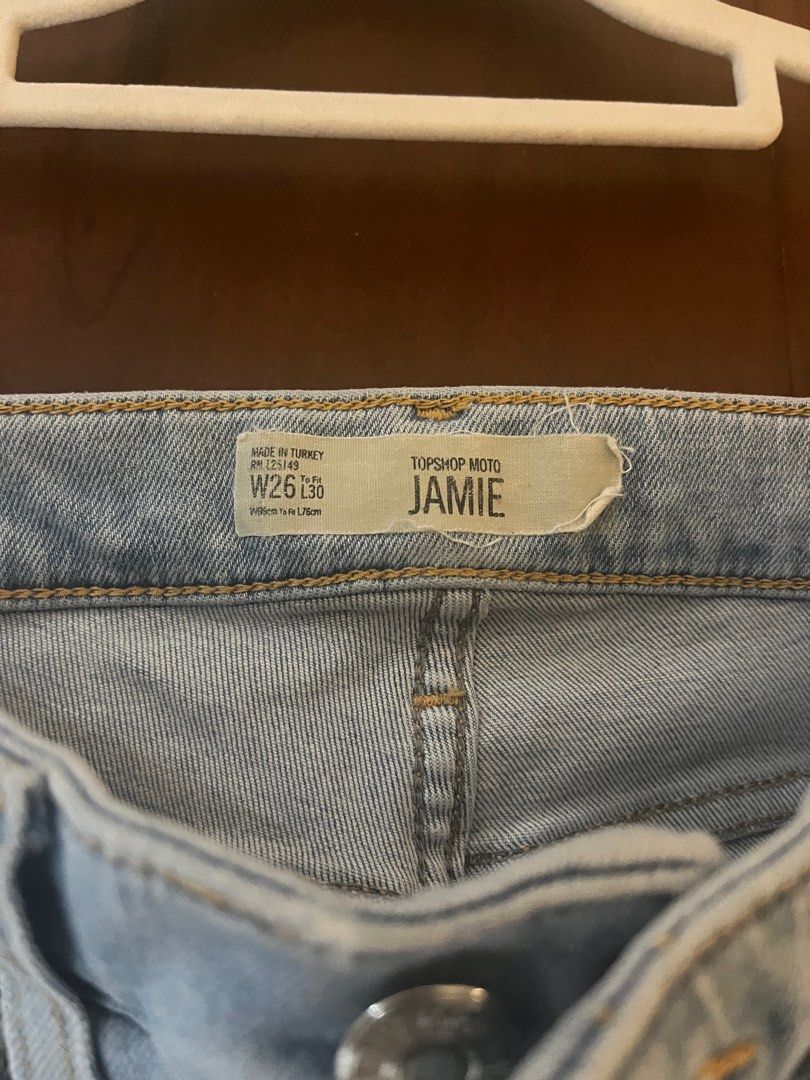 topshop jamie (Category: Jeans) located in Quezon City. Submitted by donanuts (Listing ID 1395788552, Image 3). Description: lp: 200 W26L30.