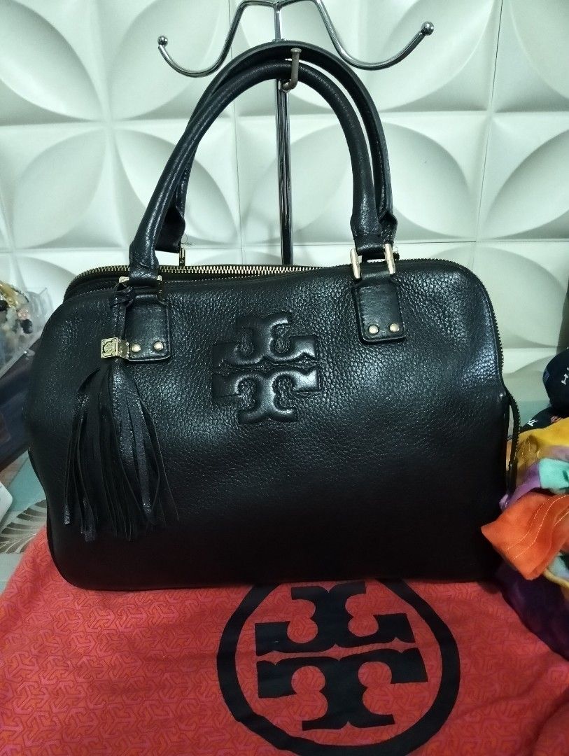 Tory Burch 3 compartment Leather Handbag (Category: Luxury Bags & Wallets) located in Manila. Submitted by beabi041582 (Listing ID 1395811194, Image 1). Description: original in very good condition no flaw clean inside and out with dust bag dimension 10 xl 13 - Tory Burch black leather handbag - Gold zipper and hardware - Features a tassel - Tory Burch logo on the front - Patterned interior lining - Two compartments -.