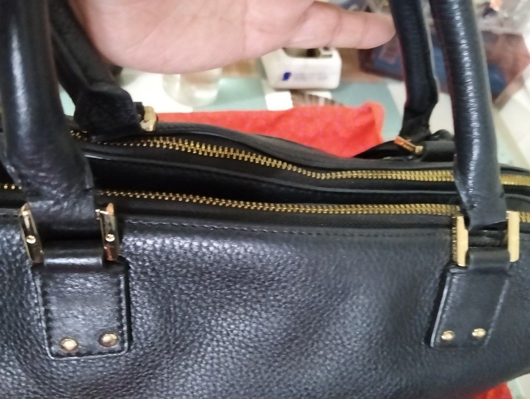Tory Burch 3 compartment Leather Handbag (Category: Luxury Bags & Wallets) located in Manila. Submitted by beabi041582 (Listing ID 1395811194, Image 3). Description: original in very good condition no flaw clean inside and out with dust bag dimension 10 xl 13 - Tory Burch black leather handbag - Gold zipper and hardware - Features a tassel - Tory Burch logo on the front - Patterned interior lining - Two compartments -.