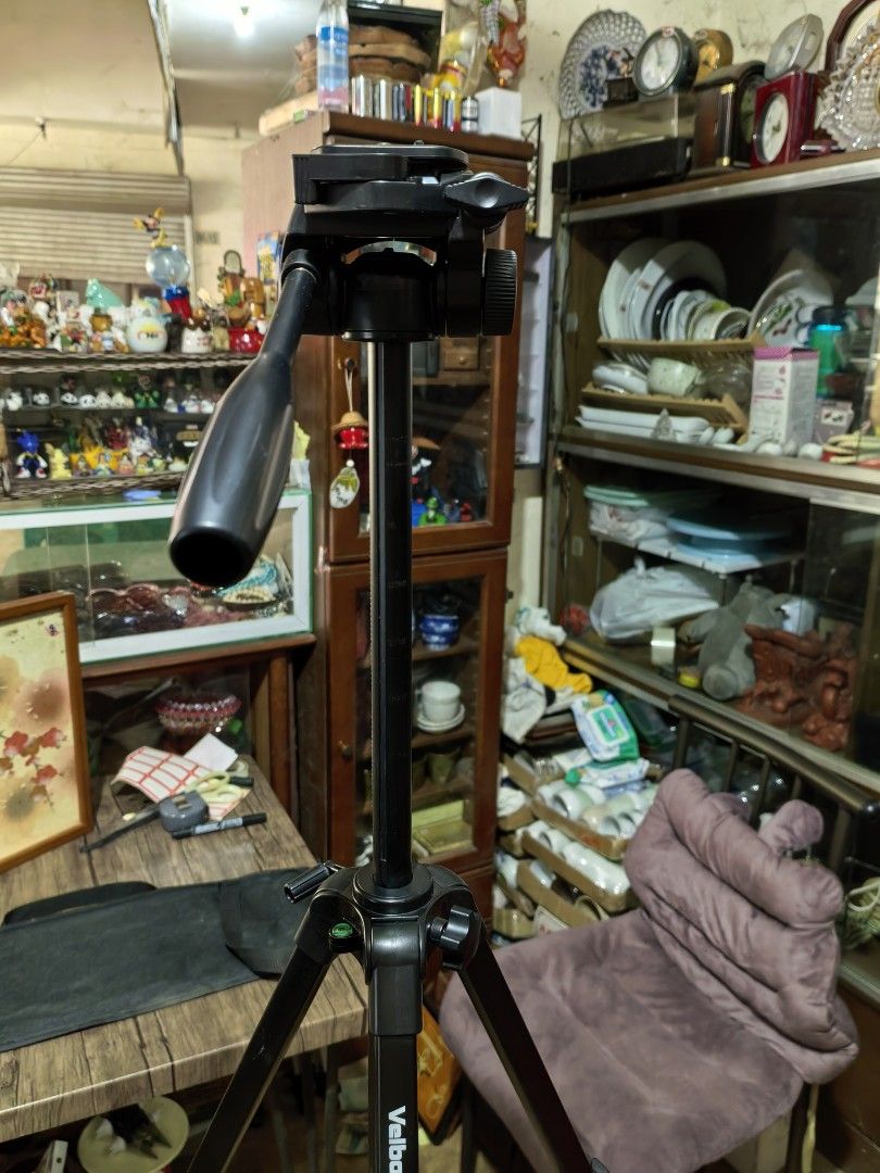 Tripod Brand: Velbon EX-440 (Category: Tripods & Monopods) located in Cebu City. Submitted by dudes_villanueva (Listing ID 1395921750, Image 2). Description: Tripod Brand: Velbon EX-440 📌Lightweight aluminum tripod designed for cameras. 📌Features: It includes a 3-way pan and tilt head with separate friction control, a geared center column for height adjustment, and leg locks for smooth extension. 📌Capacity: It has a load capacity of up to 2.2 