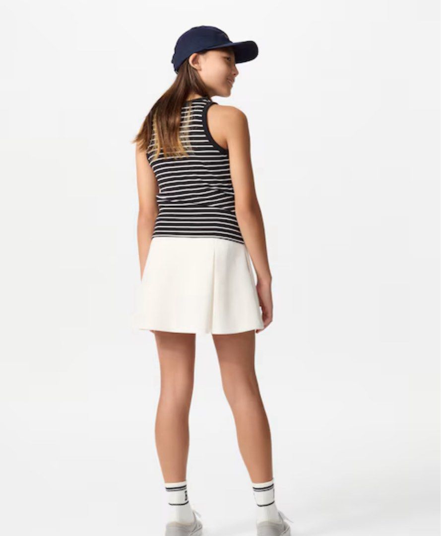 Uniqlo Skirt (Category: Skirts) located in Quezon City. Submitted by arejayzon (Listing ID 1395852439, Image 3). Description: .