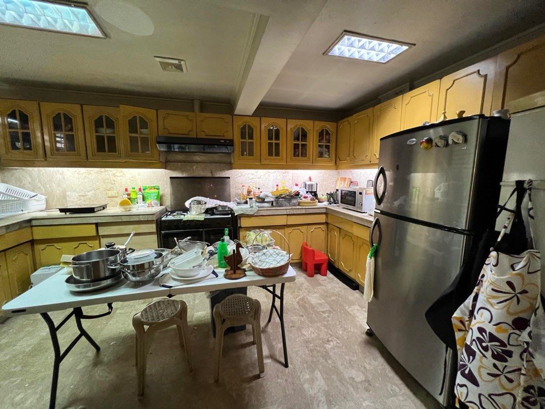 Valle Verde House for Sale (Category: House & Lot) located in Taguig. Submitted by brokerhanstaneo_09178038728 (Listing ID 1395845053, Image 3). Description: Valle Verde Pasig Lot area: 448 sqm. Floor area: 380 sqm approx Ground Floor: Den with T&B Second Floor: 4 Bedrooms with 3 T&B 234 meters away from the fault With swimming pool 4 cars kaya P129.8M #valleverde #vallehouse #vallelot #valle2 #valle5 0917-8038728.