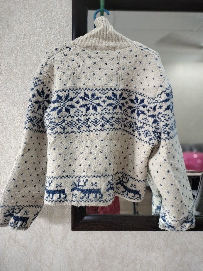 winter jacket (Category: Coats, Jackets and Outerwear) located in Kuala Lumpur. Submitted by longsdean (Listing ID 1395750587, Image 2). Description: p 22 l 21 good condition.