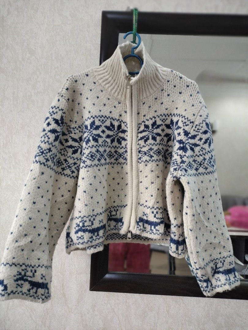 winter jacket (Category: Coats, Jackets and Outerwear) located in Kuala Lumpur. Submitted by longsdean (Listing ID 1395750587, Image 1). Description: p 22 l 21 good condition.
