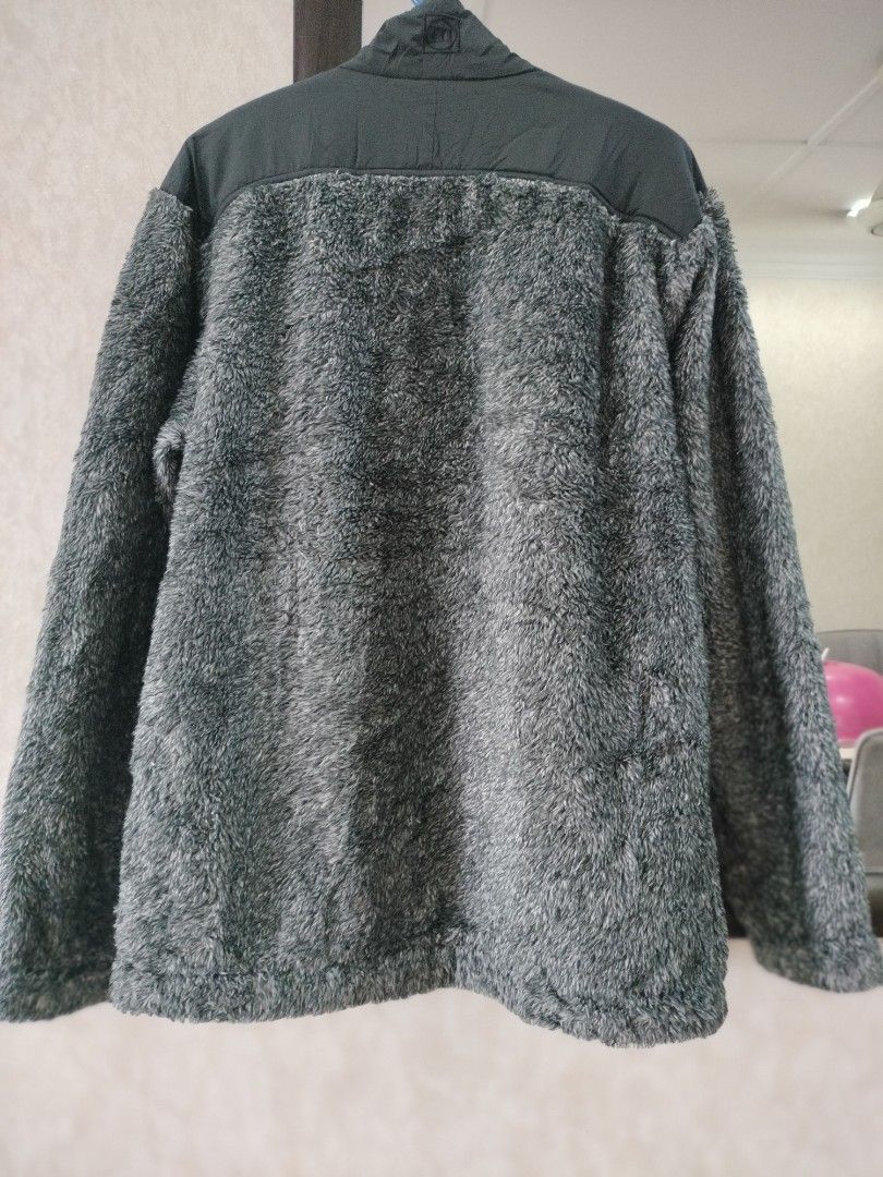winter jacket (Category: Coats, Jackets and Outerwear) located in Kuala Lumpur. Submitted by longsdean (Listing ID 1395751642, Image 2). Description: p 22 l 27.