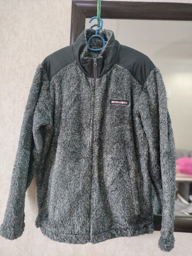 winter jacket (Category: Coats, Jackets and Outerwear) located in Kuala Lumpur. Submitted by longsdean (Listing ID 1395751642, Image 1). Description: p 22 l 27.