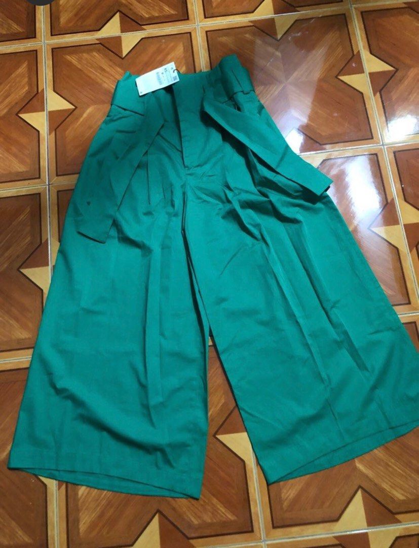 zara pants (Category: Other Bottoms) located in Mandaluyong City. Submitted by bmorig (Listing ID 1395775944, Image 1). Description: For shipping only nakapost na po ang details.