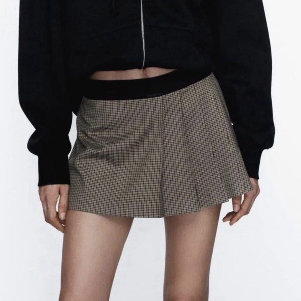 Zara Plaid Pleated Skirt / Skort (Category: Skirts) located in Quezon City. Submitted by clvvre (Listing ID 1395899595, Image 1). Description: mop: maya or bpi only .