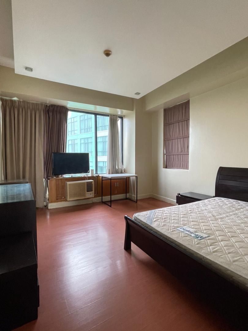 3BR Unit For Sale - Bellagio 2 (Category: Apartments & Condos) located in Makati City. Submitted by vsg.realestate (Listing ID 1397500282, Image 2). Description: 🔆 3BR Unit For Sale - Bellagio 2 📌Property Details Tower 2 35th Floor 3BR 3TB 119 sqm Fully Furnished 1 Parking Slot 📌Features With Maid's Room With Golf View Corner Unit 📌Amenities Swimming Pools Fitness Gym Function and Game Rooms Children's Playground Nearby Places: Forbeswood Hei