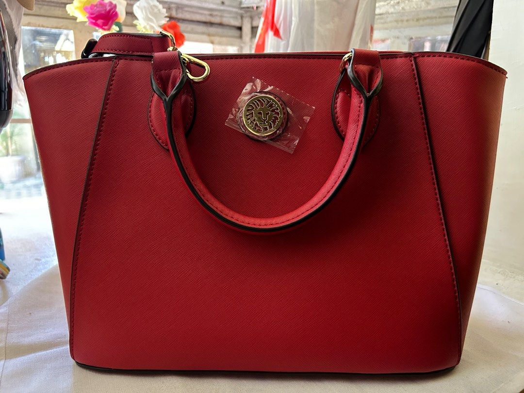 ANNE KLEIN RED HANDBAG / CROSSBODY (Category: Shoulder Bags) located in Tanauan. Submitted by AbsolutelyBeautiful (Listing ID 1397470367, Image 1). Description: Authentic from 🇺🇸 With extra adjustable strap.