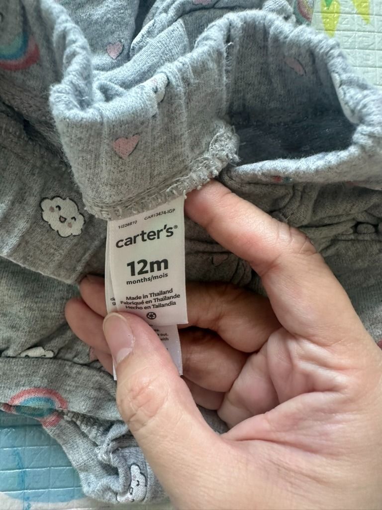 Carter's 12M Baby Pants (Category: Babies & Kids Fashion) located in Manila. Submitted by pearleee (Listing ID 1397487185, Image 2). Description: - Carter's baby pants - Size: 12 months - Design: Heart and cloud print - Made in Thailand - Barely used.