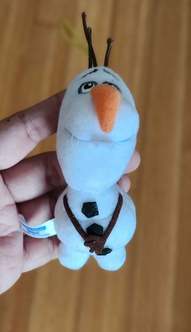 Disney Olaf Frozen Bag Charm (Category: Character Goods) located in Pasig City. Submitted by primehouse (Listing ID 1397300131, Image 1). Description: Disney Olaf of Frozen Bag Charm Meetups in Podium on weekdays Buyer shoulders shipping cost Payment via Gcash or BDO.