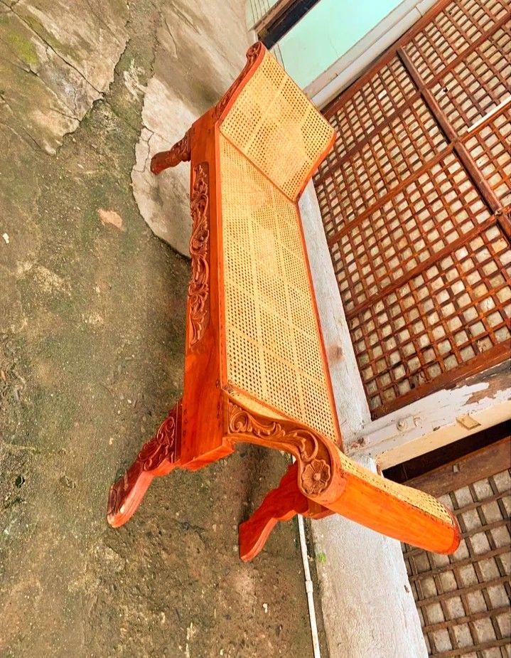 DIVAN 💖 VICTORIAN TYPE (Category: Sofas) located in Manila. Submitted by carmelites36250 (Listing ID 1397456071, Image 1). Description: DIVAN 💖 VICTORIAN TYPE SOLID NARRA NEW SOLIHIYA READY TO USE PRICE-12, 500.