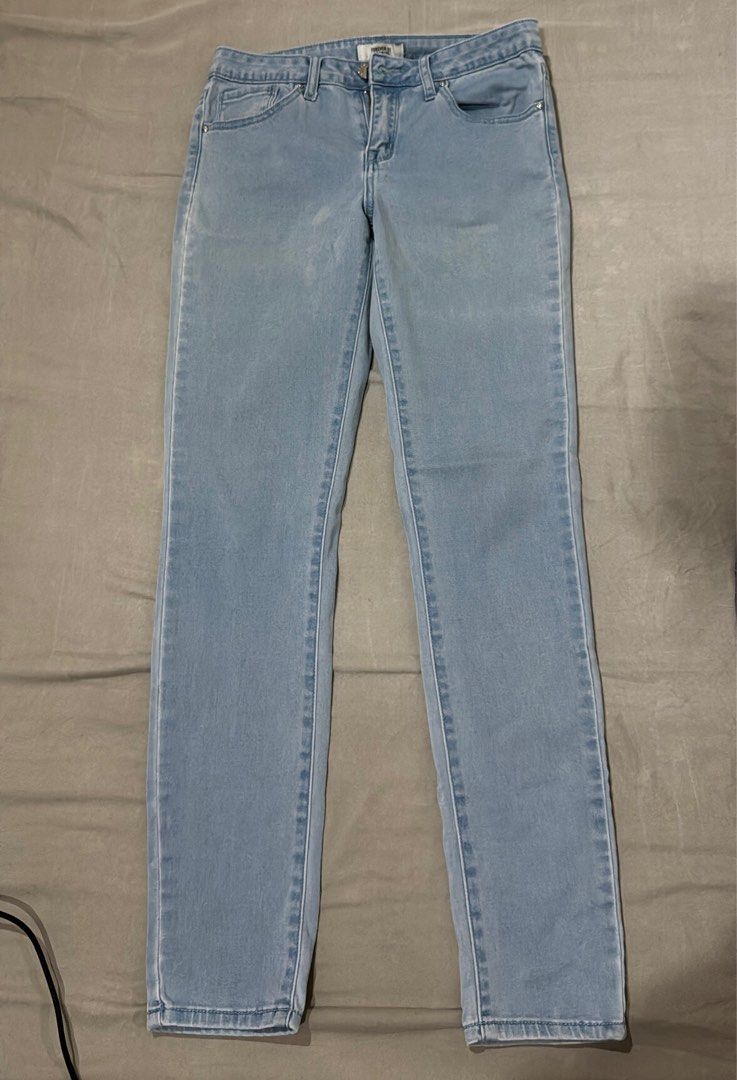 Forever 21 Light Wash Jeans/Pants (Category: Jeans) located in Quezon City. Submitted by laraveee (Listing ID 1397579787, Image 1). Description: A bit stretchy MOP: GCash or Bank Transfer (BPI) MOD: Grab or Lalamove c/o Buyer.