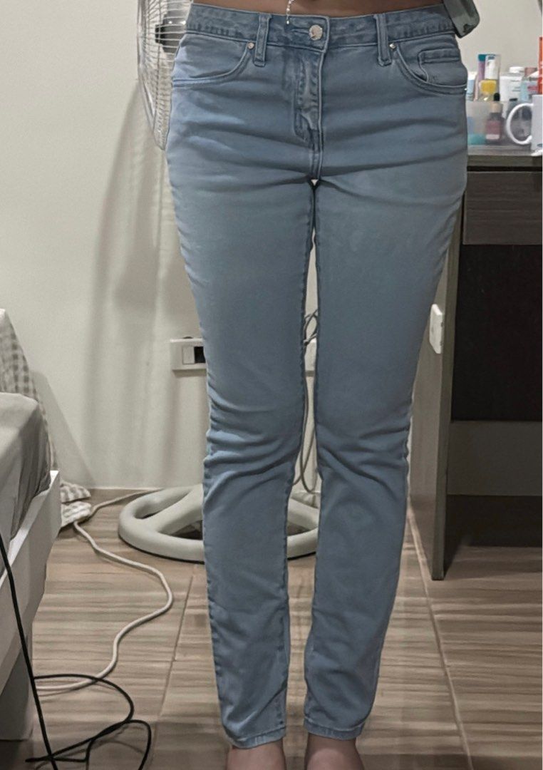 Forever 21 Light Wash Jeans/Pants (Category: Jeans) located in Quezon City. Submitted by laraveee (Listing ID 1397579787, Image 3). Description: A bit stretchy MOP: GCash or Bank Transfer (BPI) MOD: Grab or Lalamove c/o Buyer.