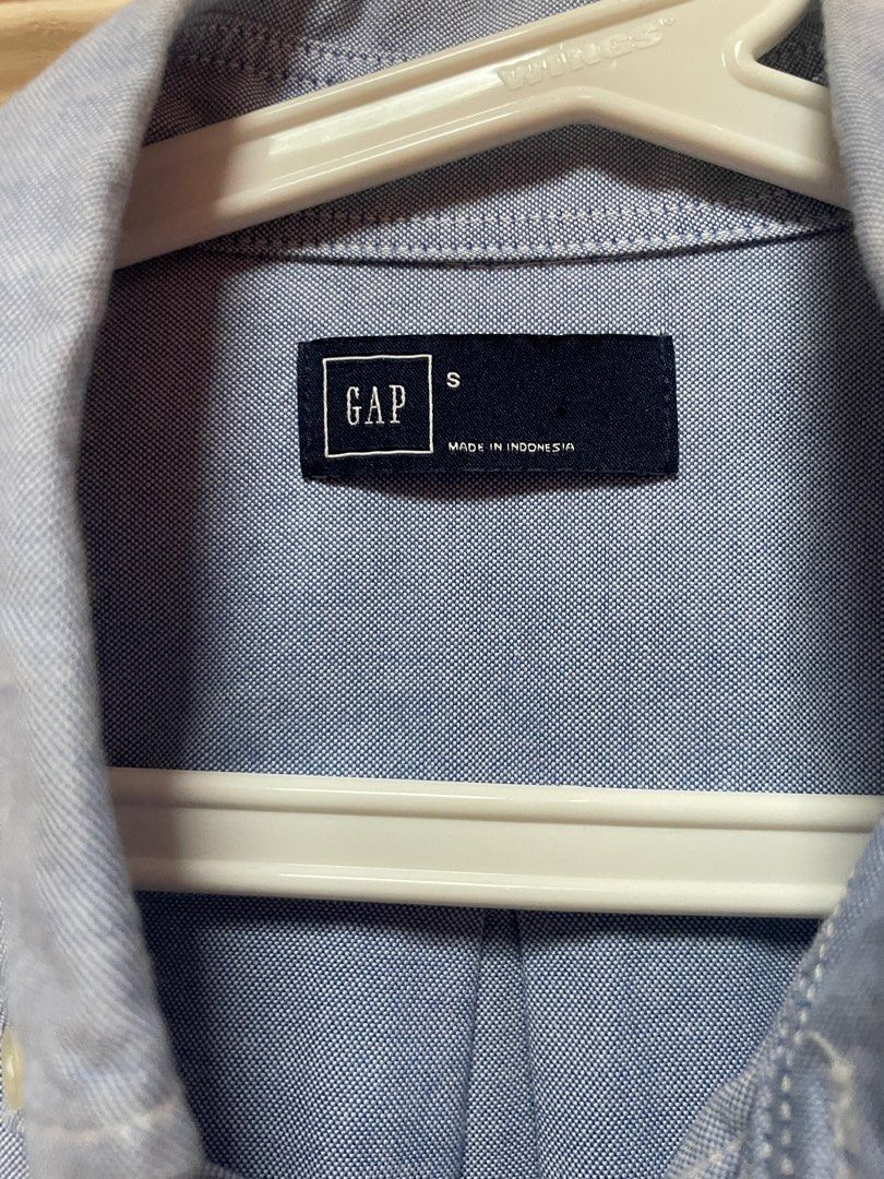 GAP Button-Down Shirt - Blue (Category: Tshirts & Polo Shirts ) located in Makati City. Submitted by masaca (Listing ID 1397442084, Image 2). Description: - GAP blue button-down shirt - Size: Small - Classic collar - Single chest pocket - Long sleeves - Solid color - Made in Indonesia.