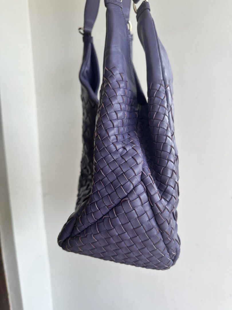 Geiger purple banig bag (Category: Luxury Bags & Wallets) located in Bombon. Submitted by cookiespreloveed (Listing ID 1397436283, Image 2). Description: Genuine leather Seldom used Large size.